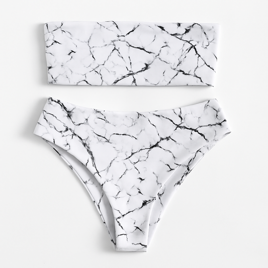 Jovi’s Stunning Two-Piece Swimsuit